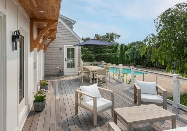 Homes for sale in Portsmouth, RI | 2040 East Main Rd, Portsmouth, RI 02871 | MLS# 1408434