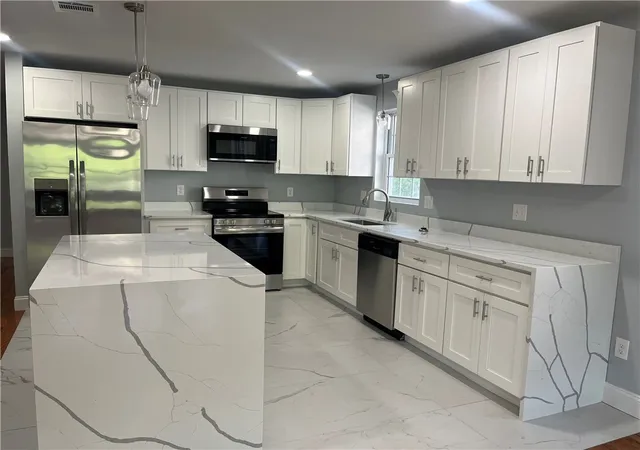 1st image of 362 Kenyon Ave, Pawtucket, RI 02861 | MLS# 1408626