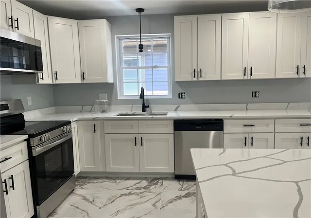 2nd image of 362 Kenyon Ave, Pawtucket, RI 02861 | MLS# 1408626