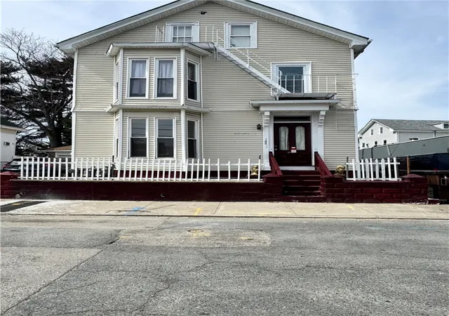 Homes for sale in Providence, RI | 166 Bath St, Providence, RI 02908 | MLS# 1408802