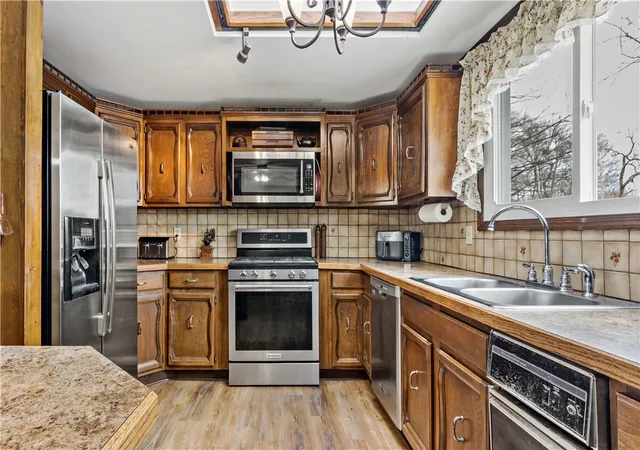 Homes for sale in Tiverton, RI | 88 Roseland Ter, Tiverton, RI 02878 | MLS# 1408704