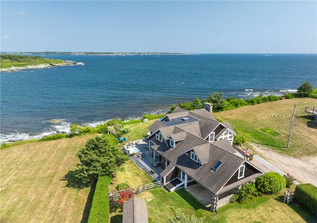 Homes for sale in Jamestown, RI | 4 Hull Cove St, Jamestown, RI 02835 | MLS# 1408647