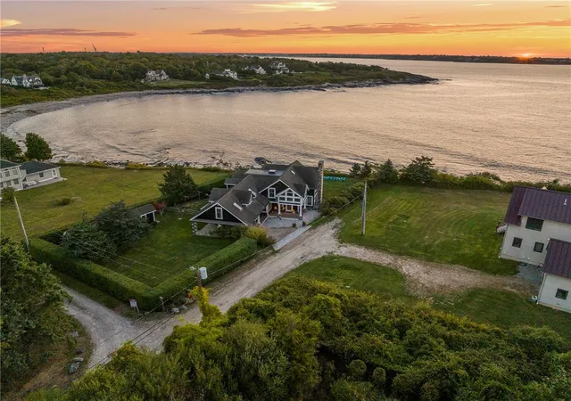 Homes for sale in Jamestown, RI | 4 Hull Cove St, Jamestown, RI 02835 | MLS# 1408647