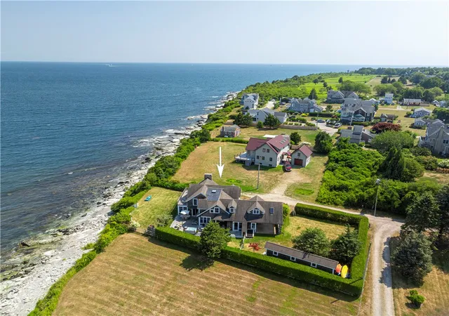 Homes for sale in Jamestown, RI | 4 Hull Cove St, Jamestown, RI 02835 | MLS# 1408647