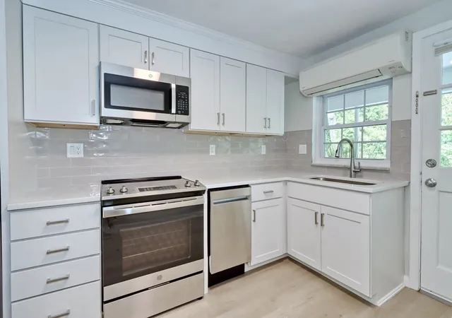 3rd image of 407 Washington St #2, Westwood, MA 02090 | MLS# 1409168