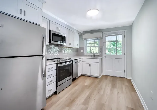 4th image of 407 Washington St #2, Westwood, MA 02090 | MLS# 1409168