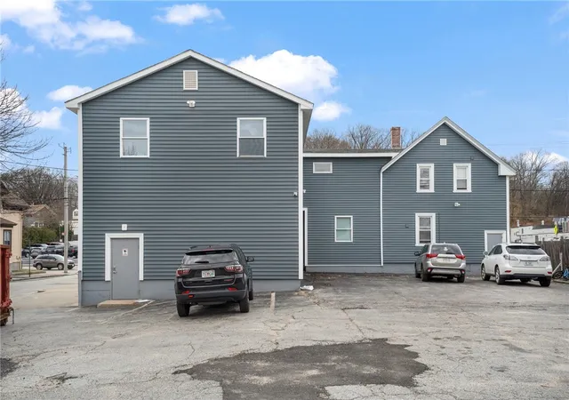 2nd image of 1040 Cranston St, Cranston, RI 02920 | MLS# 1409521