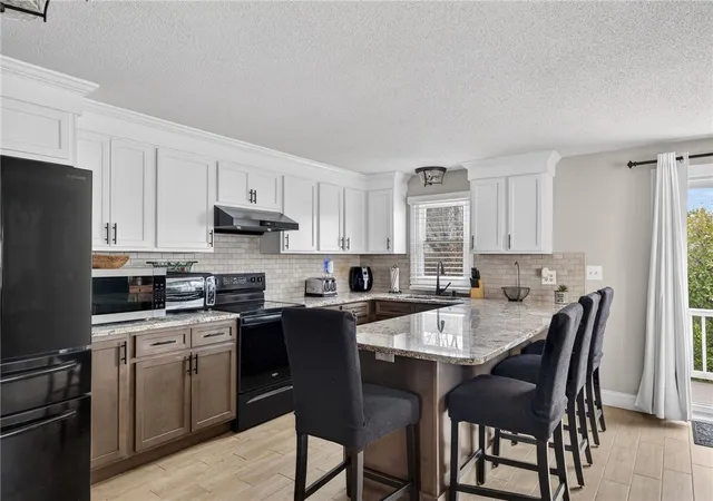 3rd image of 22 Connecticut Ave, Middletown, RI 02842 | MLS# 1409365