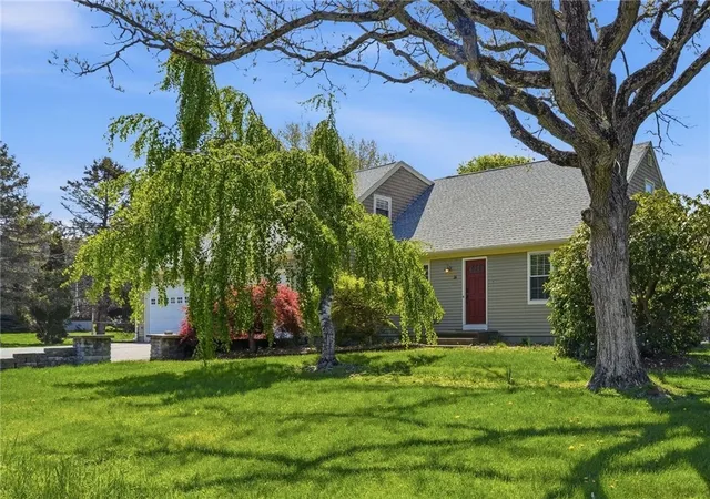 Homes for sale in Tiverton, RI | 26 Ridgeside Ln, Tiverton, RI 02878 | MLS# 1409727