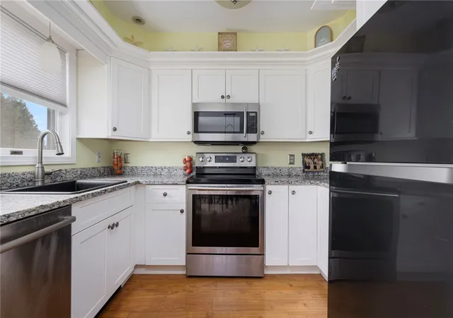 Photo 4 of Sale Pending at 414 North Ln, Bristol, RI 02809 | MLS# 1410193 | Listing updated on 2026-08-18