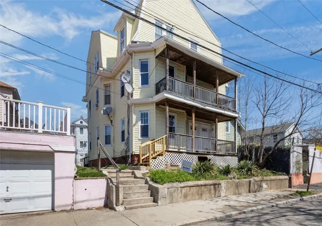 Homes for sale in Providence, RI | 16 Maplehurst Ave, Providence, RI 02908 | MLS# 1410275