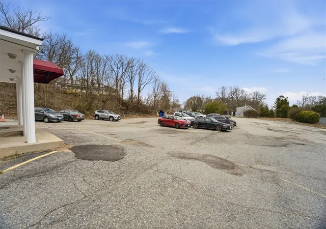 Homes for sale in North Providence, RI | 420 Woodward Rd #5, North Providence, RI 02904 | MLS# 1410093