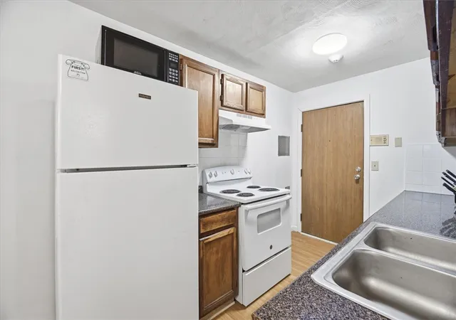 Homes for sale in North Providence, RI | 420 Woodward Rd #5, North Providence, RI 02904 | MLS# 1410093
