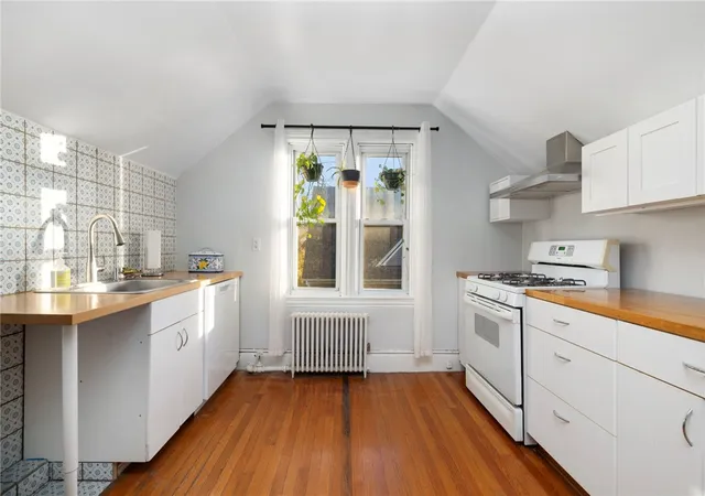 2nd image of 377 Hope St #3, Providence, RI 02906 | MLS# 1410302