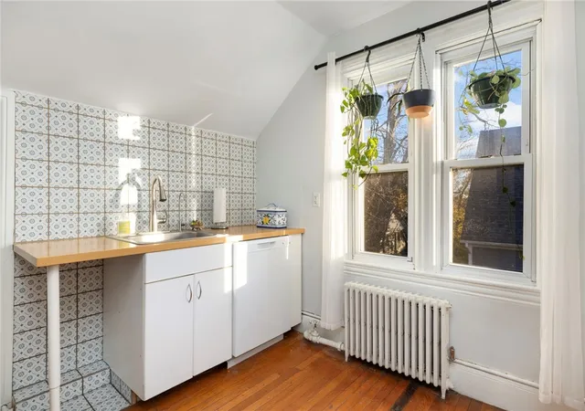 4th image of 377 Hope St #3, Providence, RI 02906 | MLS# 1410302