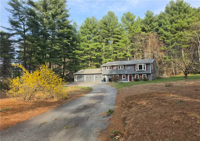 Homes for sale in North Smithfield, RI | 1304 Pound Hill Rd, North Smithfield, RI 02896 | MLS# 1410608