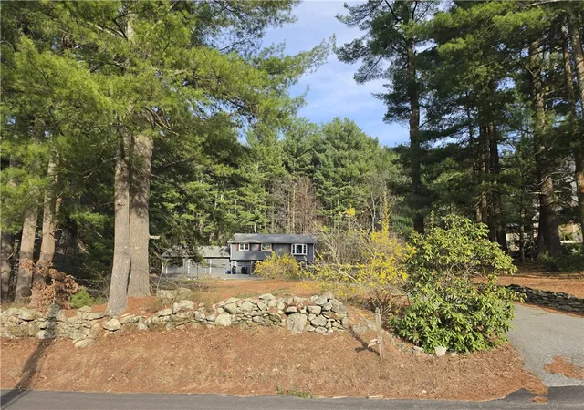 Homes for sale in North Smithfield, RI | 1304 Pound Hill Rd, North Smithfield, RI 02896 | MLS# 1410608