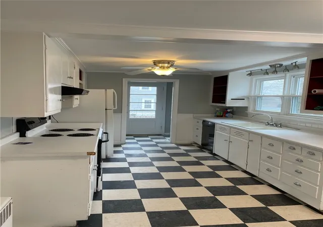 Homes for sale in North Kingstown, RI | 817 Tower Hill Rd, North Kingstown, RI 02852 | MLS# 1410700