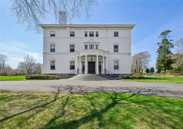 Homes for sale in Newport, RI | 519 Bellevue Ave #1W, Newport, RI 02840 | MLS# 1409802