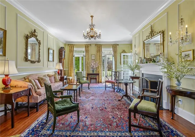 Homes for sale in Newport, RI | 519 Bellevue Ave #1W, Newport, RI 02840 | MLS# 1409802