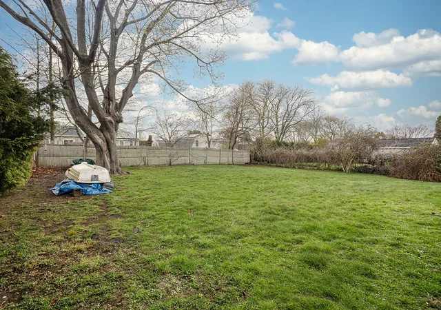 Homes for sale in Middletown, RI | 37 Squantum Dr, Middletown, RI 02842 | MLS# 1409759