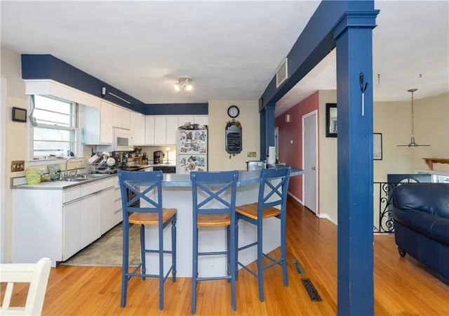 Homes for sale in Middletown, RI | 37 Squantum Dr, Middletown, RI 02842 | MLS# 1409759