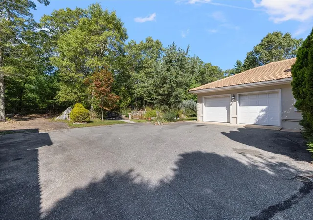 Homes for sale in Scituate, RI | 22 Brook View Dr, Scituate, RI 02831 | MLS# 1410865
