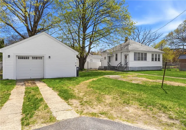 Homes for sale in Cranston, RI | 9 Youlden Ave, Cranston, RI 02910 | MLS# 1410888