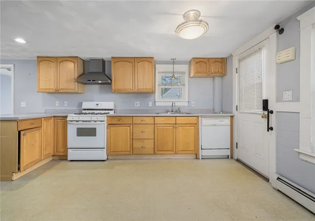 Homes for sale in Cranston, RI | 131 Blackamore Ave, Cranston, RI 02910 | MLS# 1411180