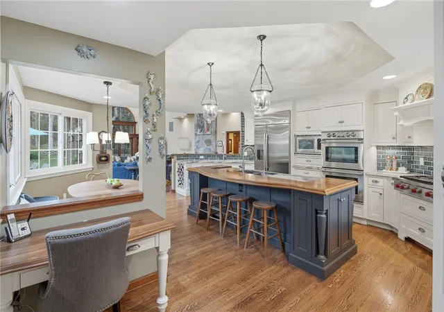 Homes for sale in North Kingstown, RI | 230 Briarbrook Dr, North Kingstown, RI 02852 | MLS# 1410936