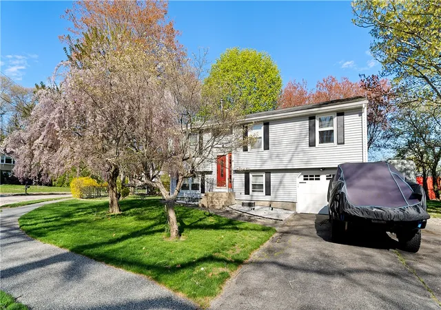 Homes for sale in Coventry, RI | 15 Laforge Dr, Coventry, RI 02816 | MLS# 1410758
