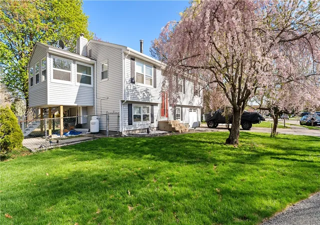 Homes for sale in Coventry, RI | 15 Laforge Dr, Coventry, RI 02816 | MLS# 1410758
