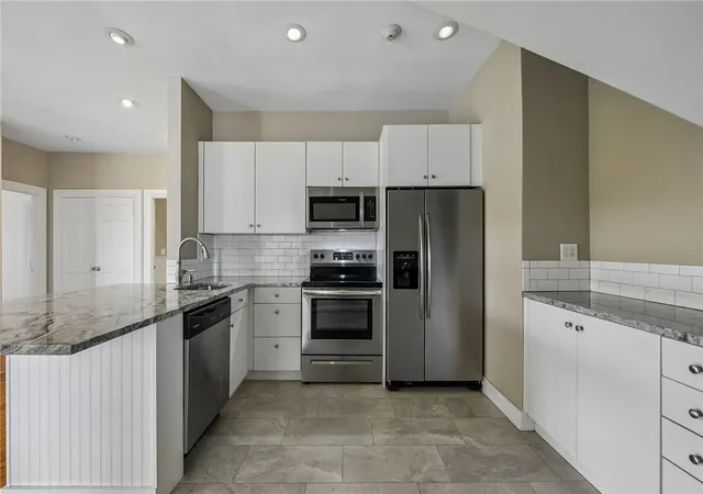 Photo 4 of Sale Pending at 541 Bellevue Ave #6, Newport, RI 02840 | MLS# 1410975 | Listing updated on 2026-08-04