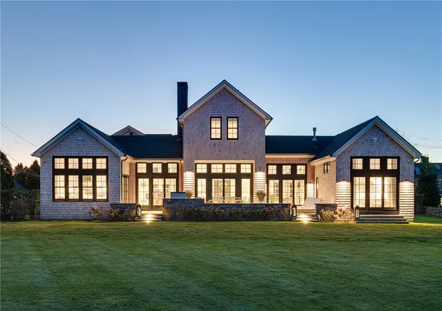 Photo 3 of Single family home for sale at 424 3rd Beach Rd, Middletown, RI 02842 | MLS# 1410933 | Listing updated on 2026-08-01