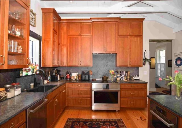 3rd image of 35 North Woods Trl, South Kingstown, RI 02879 | MLS# 1411305