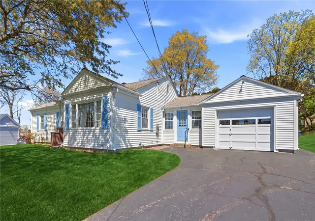 Homes for sale in Cumberland, RI | 15 Valley View Dr, Cumberland, RI 02864 | MLS# 1411148