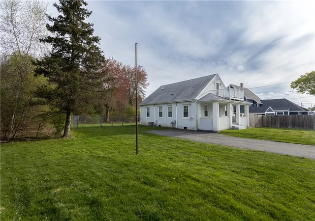 Photo 3 of Sale Pending at 20 W View St, Warwick, RI 02889 | MLS# 1411415 | Listing updated on 2026-07-31