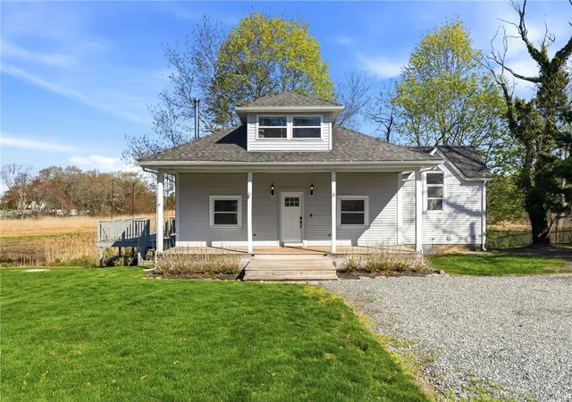 1st image of 11 Heights Ave, Warwick, RI 02889 | MLS# 1410118