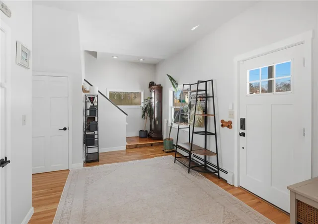 4th image of 11 Heights Ave, Warwick, RI 02889 | MLS# 1410118