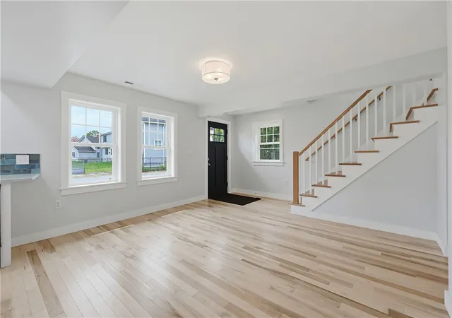 5th image of 33 Jefferson Ave, East Providence, RI 02915 | MLS# 1399234