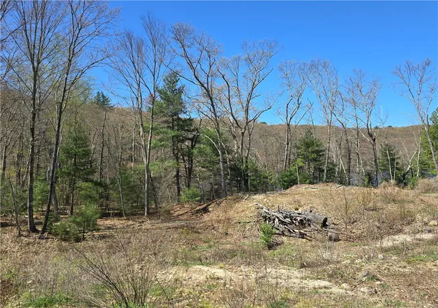 Homes for sale in Smithfield, RI | 210 Log Rd, Smithfield, RI 02917 | MLS# 1411495