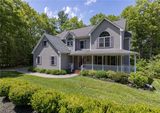 Homes for sale in West Kingston, RI | 47 Wooded Grove Cir, West Kingston, RI 02892 | MLS# 1411556
