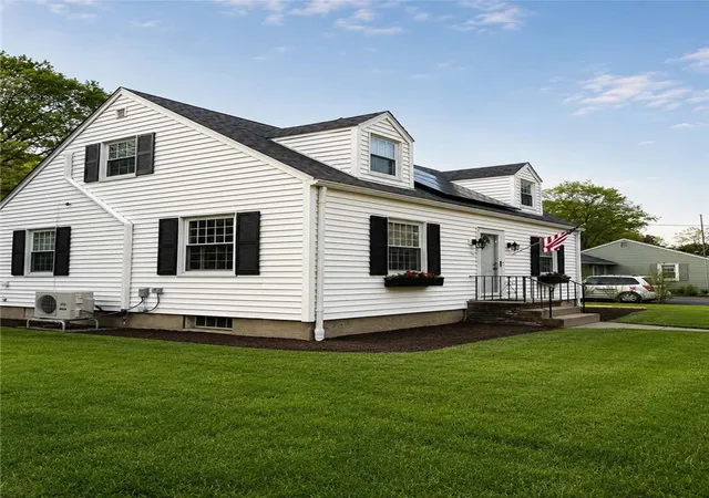Homes for sale in Cumberland, RI | 625 Mendon Rd, Cumberland, RI 02864 | MLS# 1411562