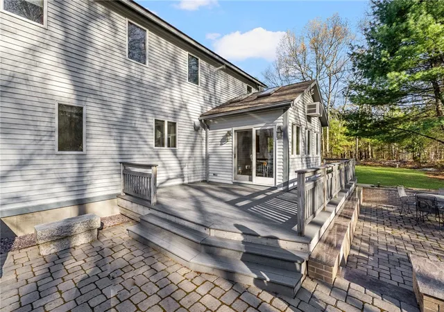Homes for sale in Scituate, RI | 10 Oak Hill Rd, Scituate, RI 02831 | MLS# 1411216
