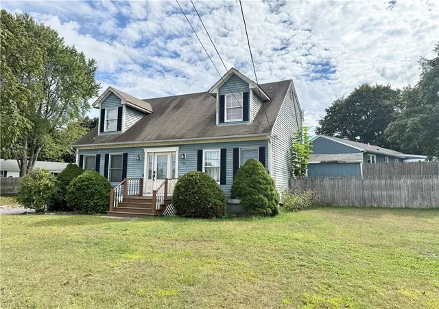 Homes for sale in Smithfield, RI | 13 Willow Rd, Smithfield, RI 02828 | MLS# 1411645