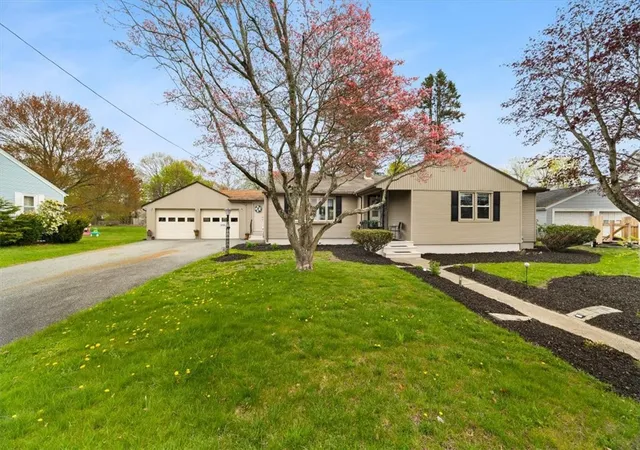 3rd image of 200 Glen Dr, Warwick, RI 02889 | MLS# 1411605