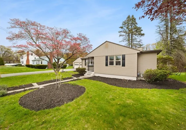 4th image of 200 Glen Dr, Warwick, RI 02889 | MLS# 1411605
