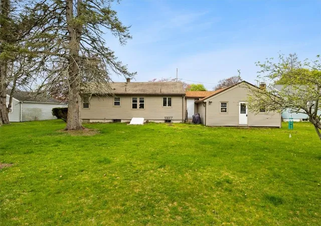 5th image of 200 Glen Dr, Warwick, RI 02889 | MLS# 1411605