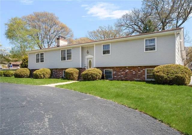 Homes for sale in West Warwick, RI | 44 Quaker Dr, West Warwick, RI 02893 | MLS# 1411691