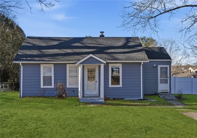 Homes for sale in Woonsocket, RI | 213 St Louis Ave, Woonsocket, RI 02895 | MLS# 1411710